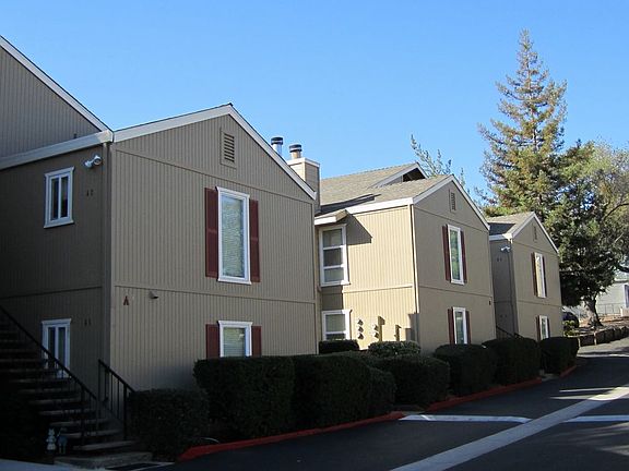 4th image of 2537 Greenwood Ln