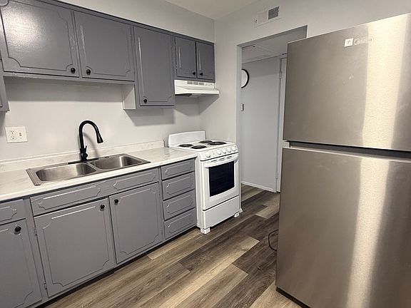 2nd image of 2969 Four Towers Dr #8