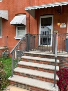32 1St Ave, Raritan, NJ, 08869