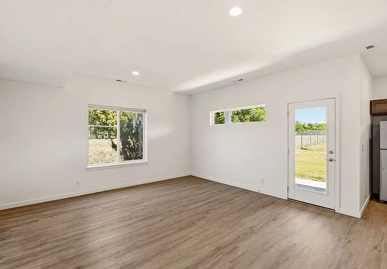 1122 N Davis Ln — Photo 7
