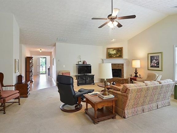 4th image of 43 Club House Dr