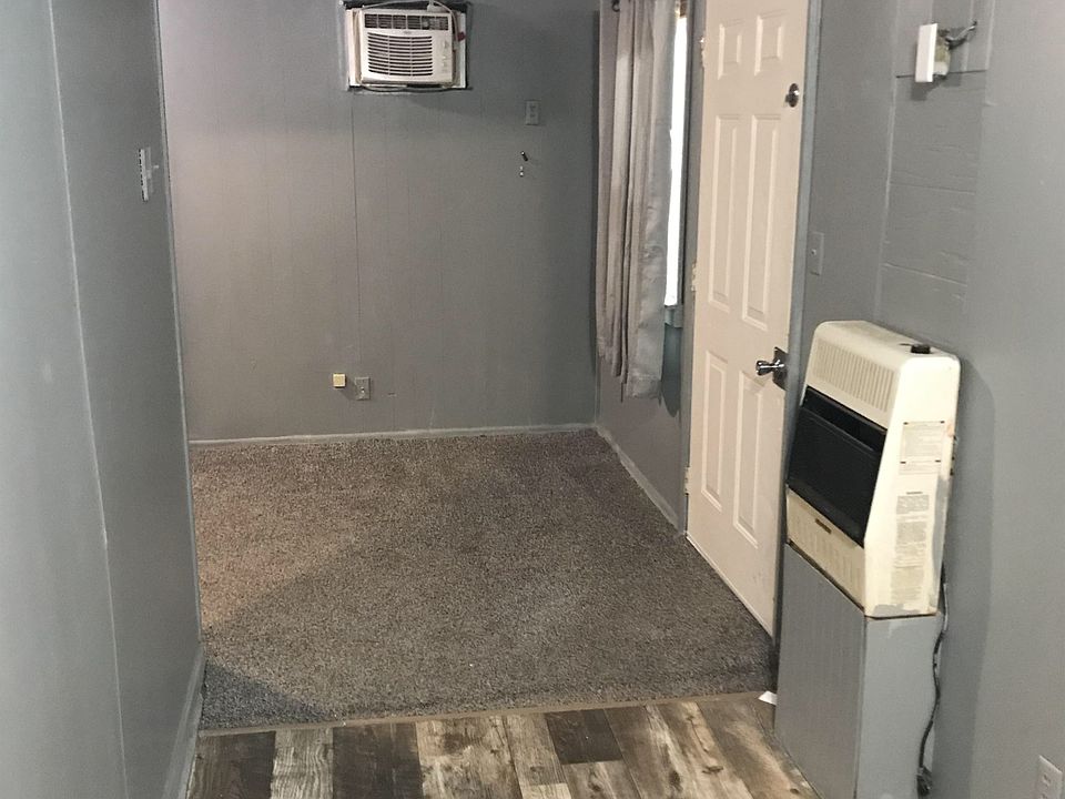 Entry, viewed from kitchen