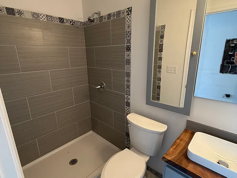 450 Lakeland Ln — Photo 4