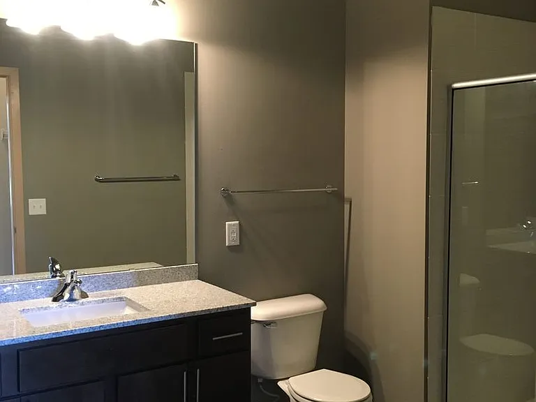 902 Drake St — Photo 115