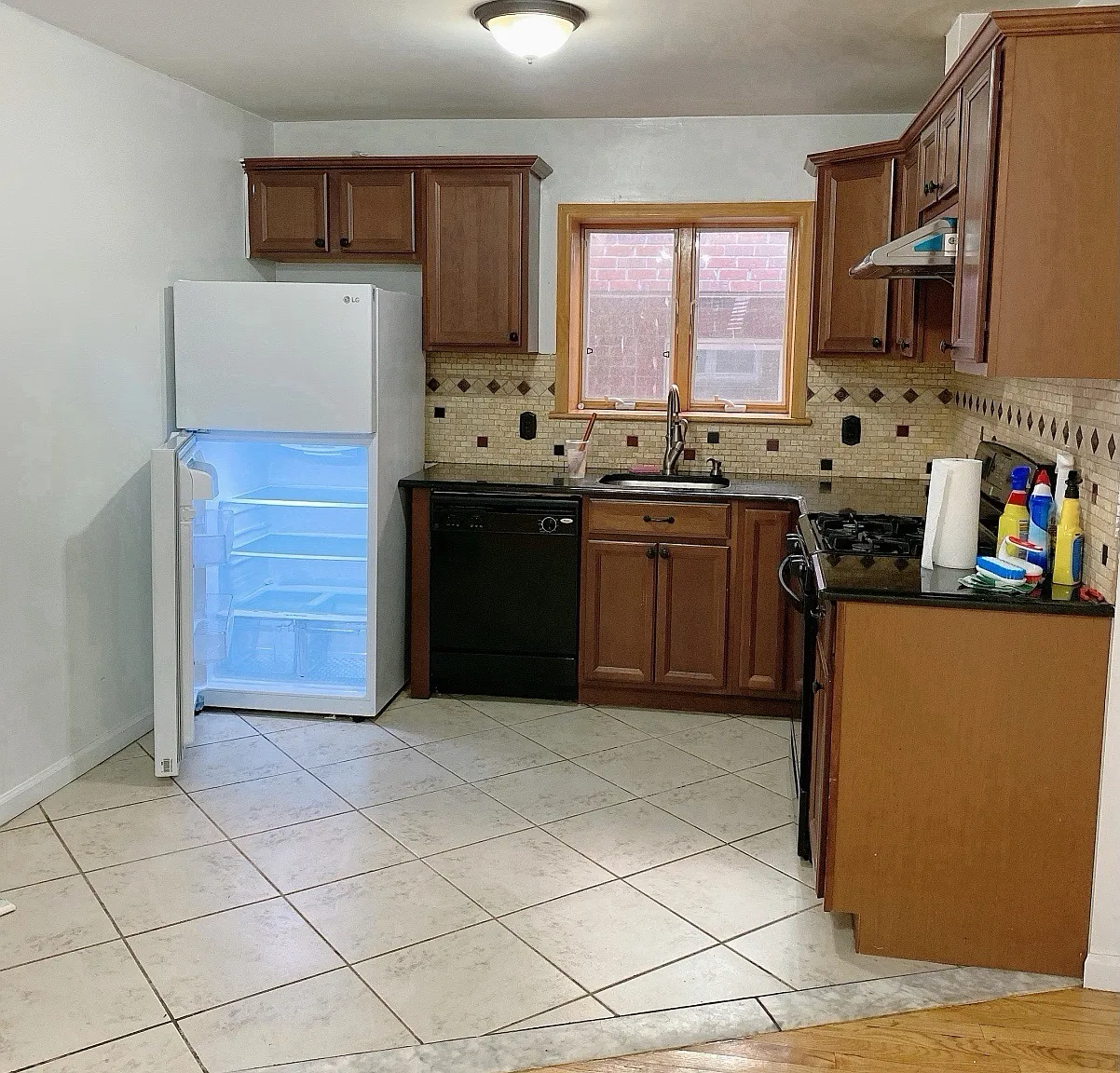 3 bed, 1434 sqft, $3,350 — Photo 3