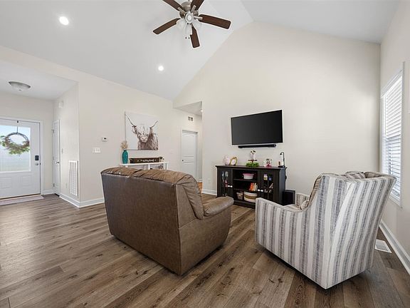5th image of 1401 Exeter Ct
