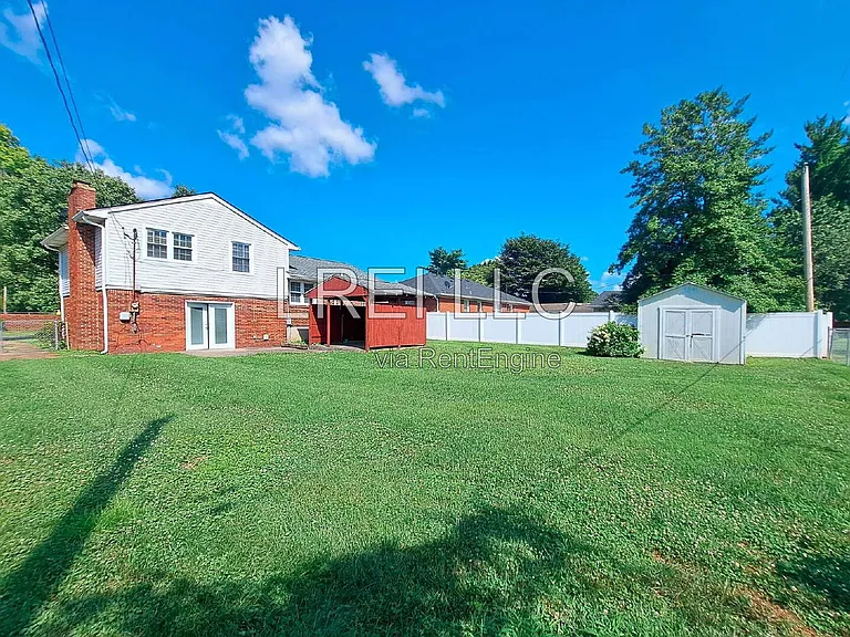 2414 Parkdale Ave — Photo 14