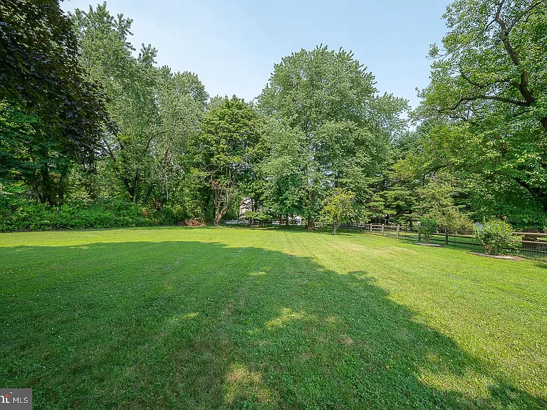 353 S Old Middletown Rd — Photo 44
