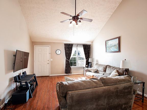 4th image of 3030 Weybridge Dr