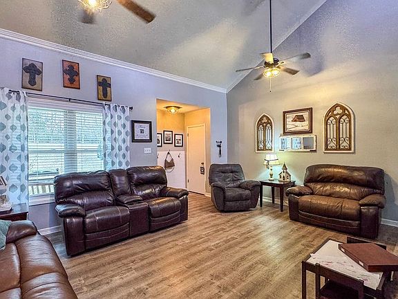 4th image of 127 Walton Loop