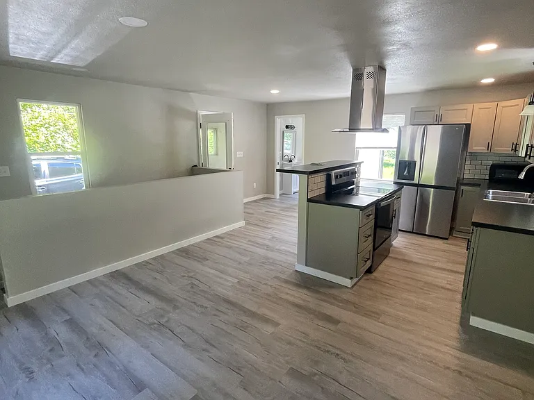 1516 Mount Brynion Rd — Photo 3