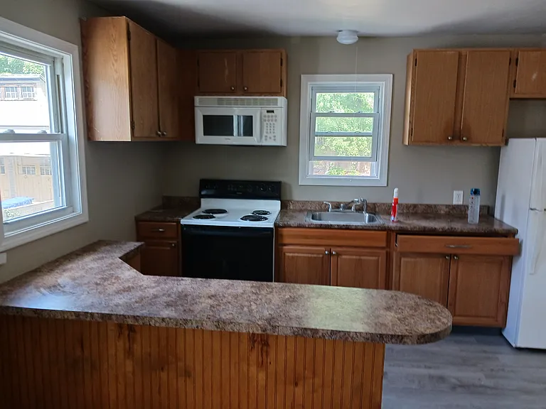 31 Farnham Ave #1 — Photo 3