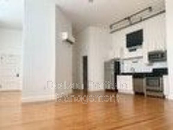 5th image of 423 Plum St APT 208