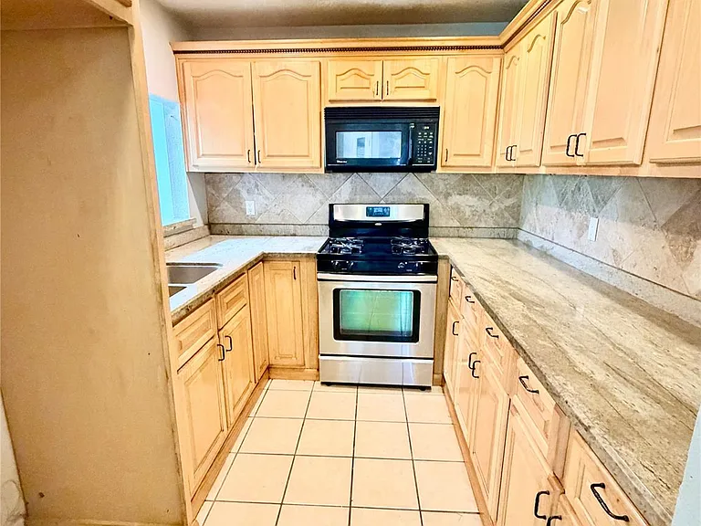 7402 Alegria Dr — Photo 14