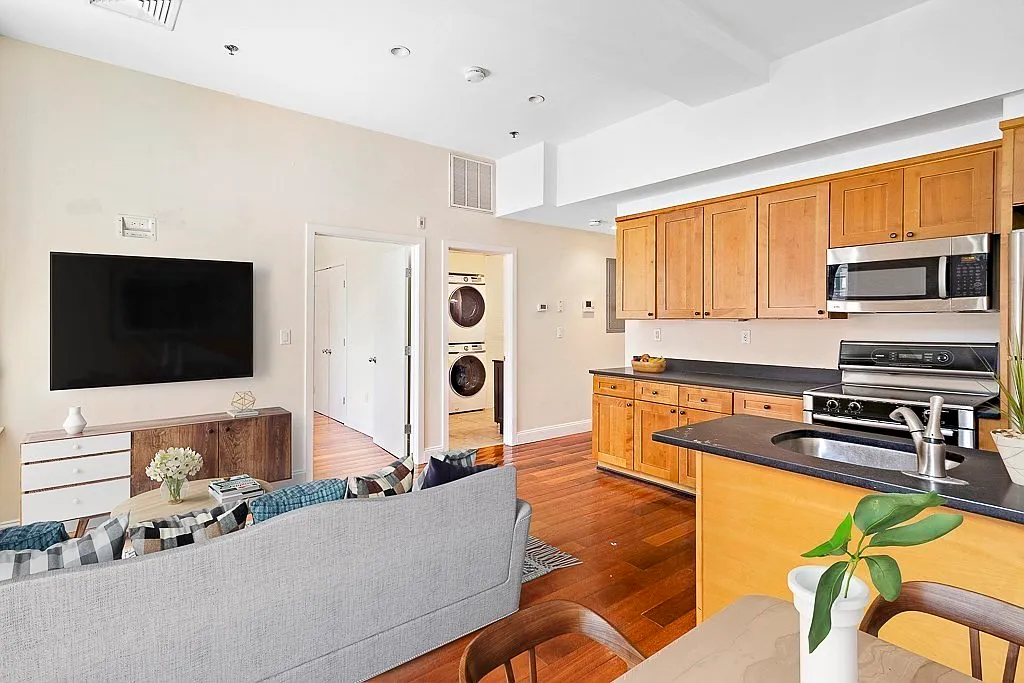 1 bed, 1.0 bath, 500 sqft, $3,250 — Photo 3