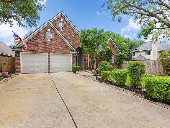 3rd image of 13506 Maple Brook Dr