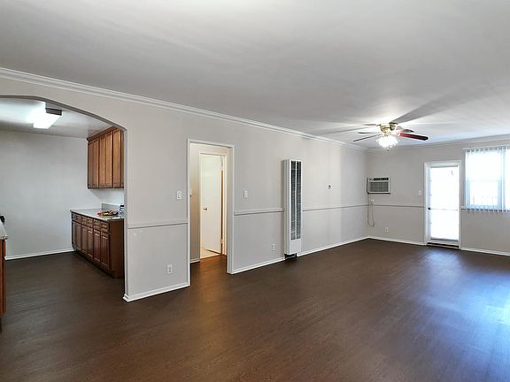 3rd image of 5204 Fallbrook Ave APT 11