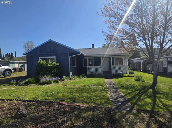 231 Harbor Dr, Riddle, OR 97469