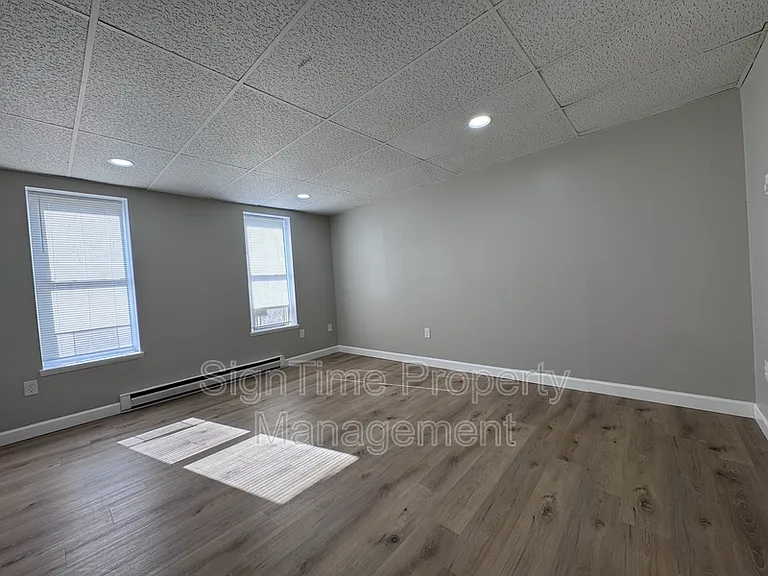 229 N Jonathan St #201 — Photo 6