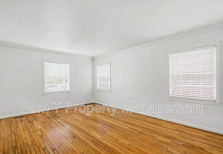 736 E 45th St #1 — Photo 6