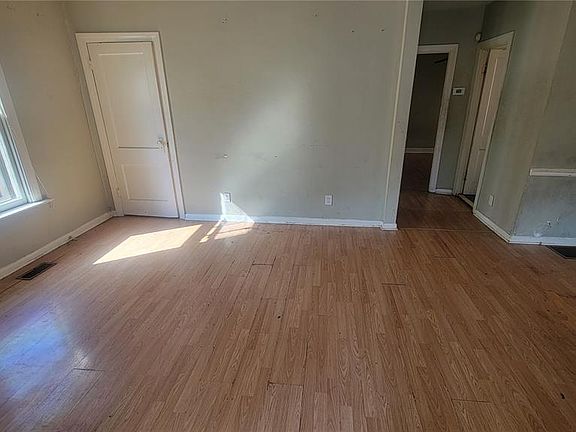 4th image of 3719 Neosho St
