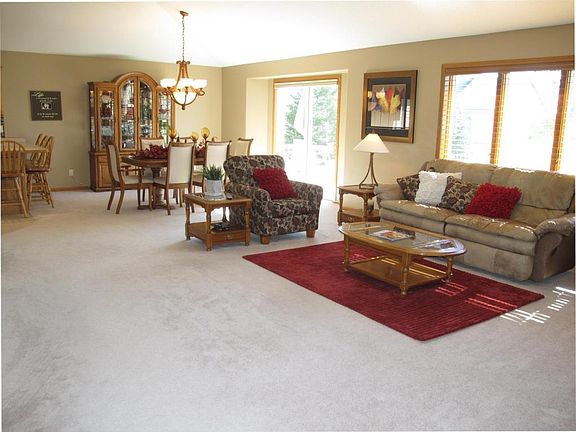 4th image of 26 Desiree Dr