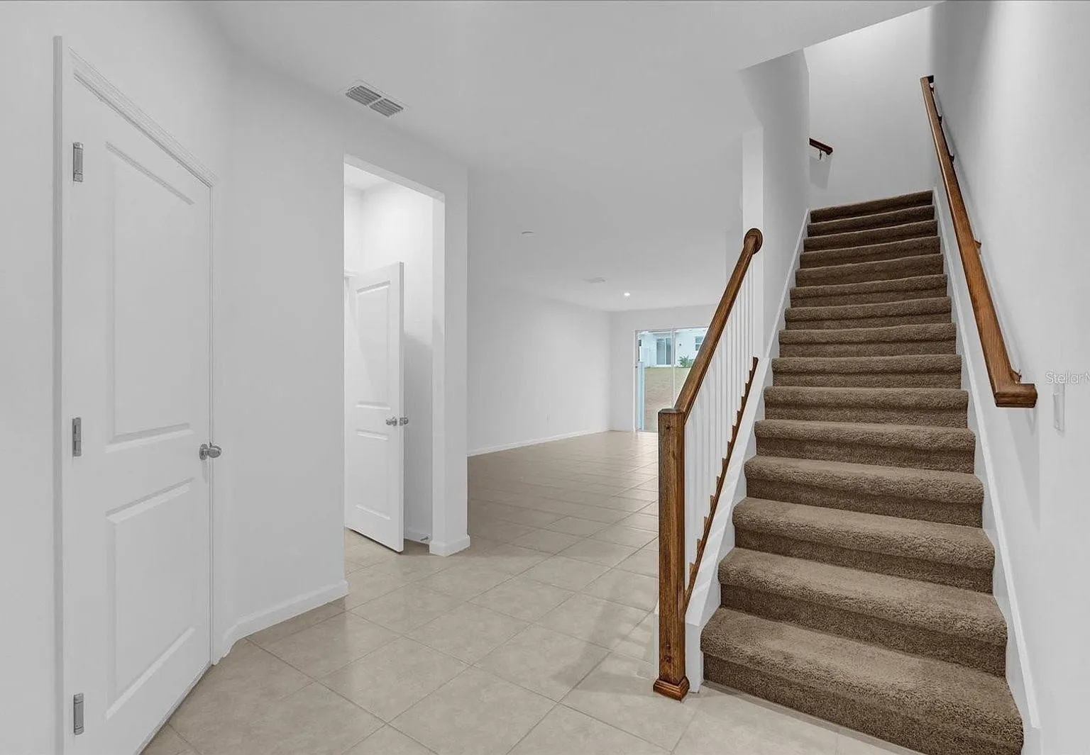 3 bed, 2.5 bath, 1556 sqft, $2,500 — Photo 2