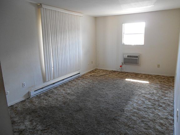 4th image of 718 E 18th St #13