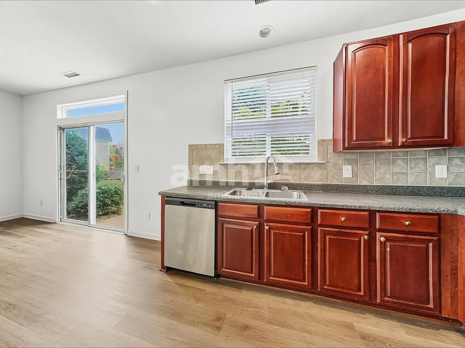 3 bed, 2.5 bath, 1846 sqft, $2,090 — Photo 3
