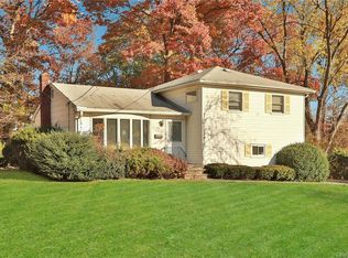 26 Poplar St, Nanuet, NY 10954