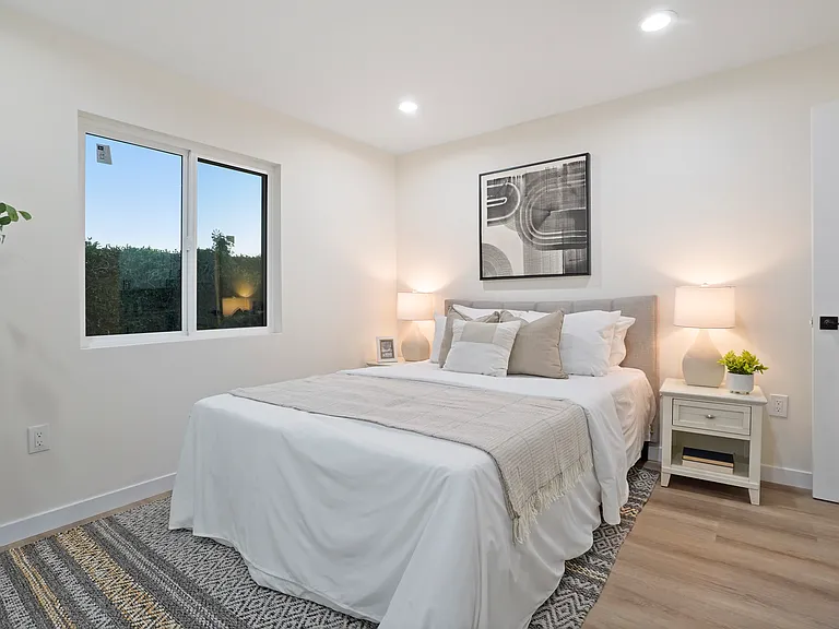 2352 E Delia Ln — Photo 6