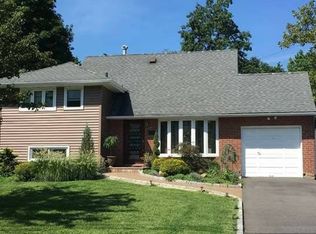 23 Wiltshire Dr, Commack, NY 11725