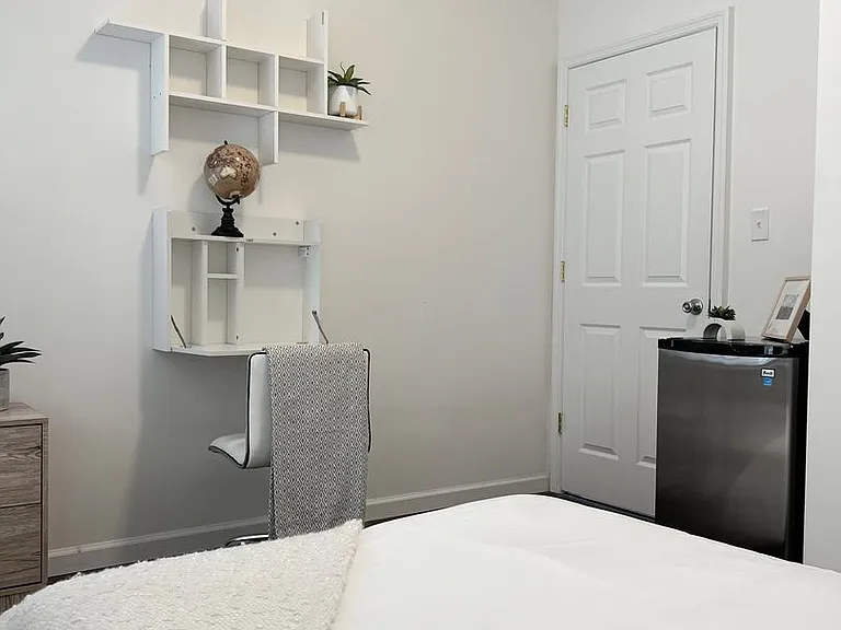 2403 Cambreleng Ave — Photo 3