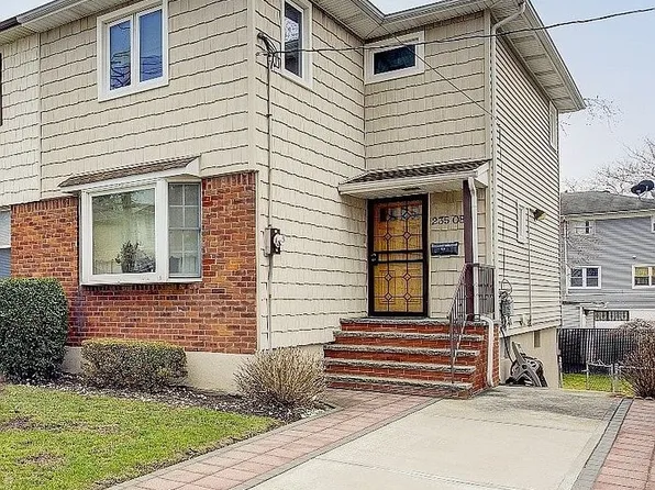 235-08 147th Dr, Rosedale, NY 11422