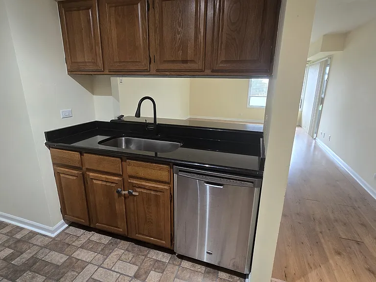 1415 N Sterling Ave #202 — Photo 5