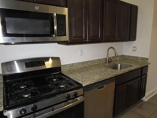 Rented by Kian Realty | media 27