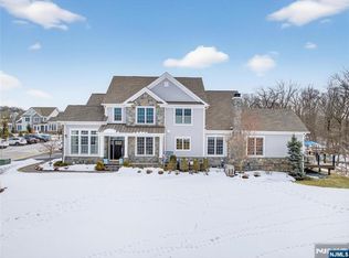 37 Spring Wolf Trl, Franklin Lakes, NJ 07417