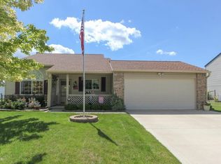 5 Meadow Ct E, Whiteland, IN 46184