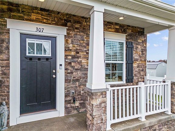2nd image of 307 Regent Ct