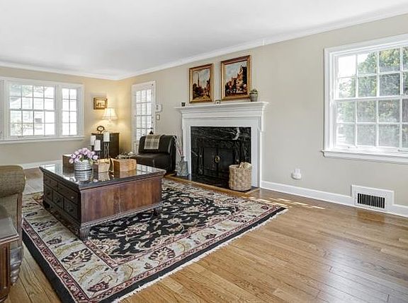 5th image of 505 Hartford Ct