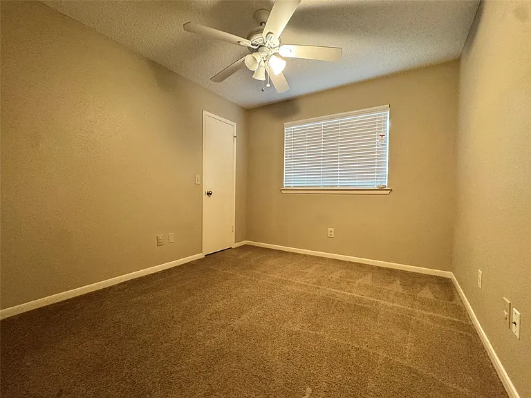 11 Cottage Grove Pl — Photo 25