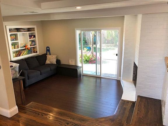 2nd image of 1021 W Acacia Ave