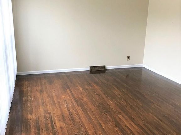 4th image of 1167 Oakwood Cir