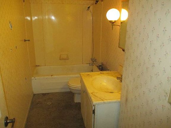 3rd image of 217 S Walnut St