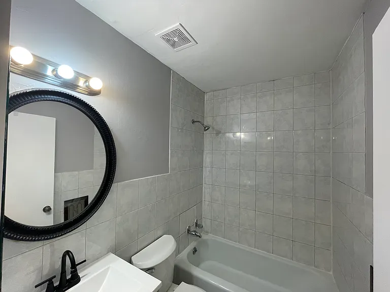 5920 N Kenmore Ave #210 — Photo 14