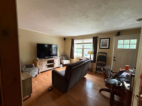 4th image of 193 Svenson Ave