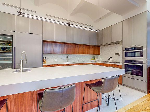 3rd image of 9 Murray St APT 5NE