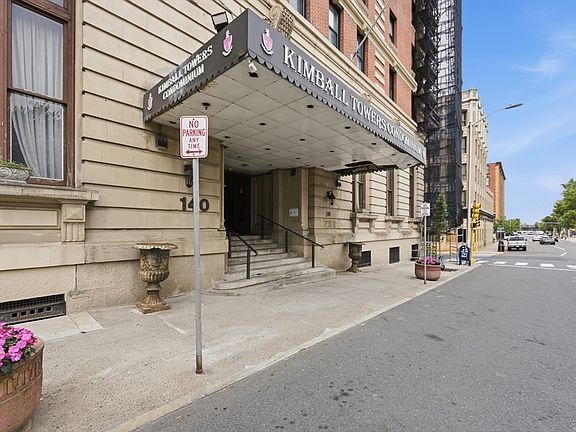 5th image of 140 Chestnut St APT 319