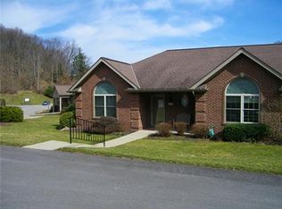820 Village Dr, Pittsburgh, PA