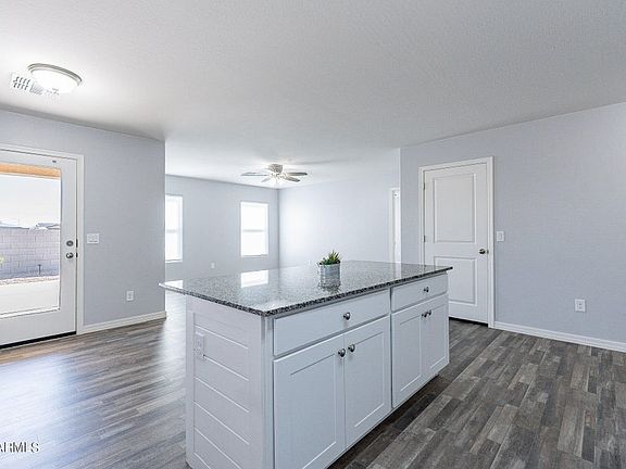 5th image of 707 S 12th St